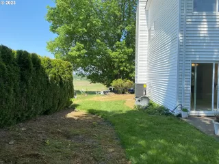 Photo #6: 23656060 Listing