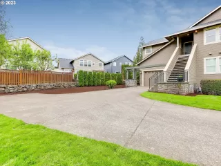 Photo #5: 23656077 Listing