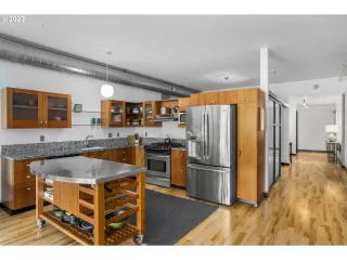 Photo #6: 23656102 Listing 