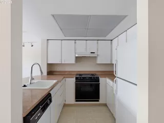 Photo #2: 23656884 Listing