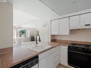 Photo #3: 23656884 Listing