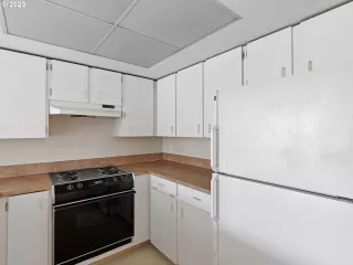 Photo #4: 23656884 Listing