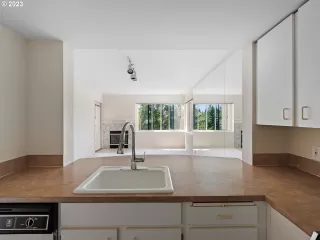 Photo #5: 23656884 Listing