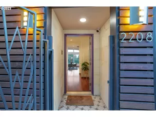 Photo #2: 23657153 Listing 