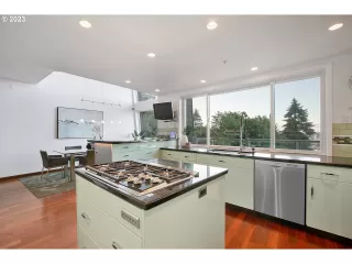 Photo #4: 23657153 Listing 