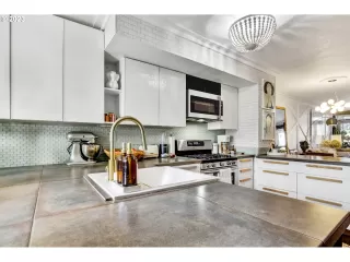 Photo #1: 23657484 Listing