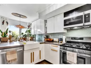 Photo #2: 23657484 Listing