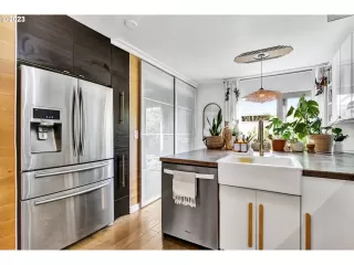 Photo #3: 23657484 Listing