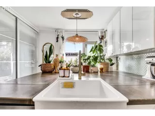 Photo #4: 23657484 Listing