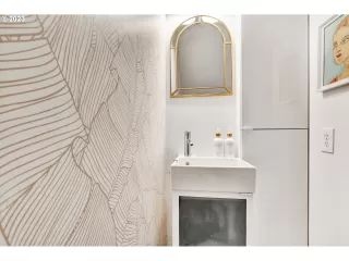 Photo #6: 23657484 Listing