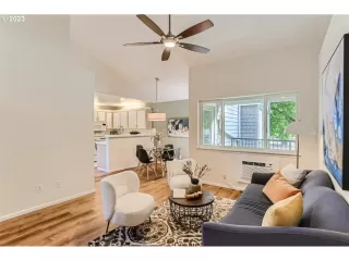 Photo #4: 23658358 Listing 