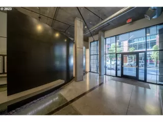 Photo #3: 23659726 Listing