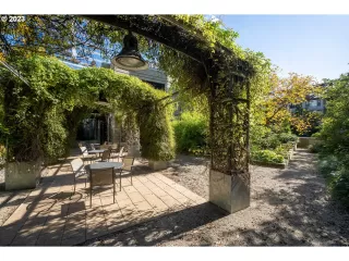 Photo #6: 23659726 Listing