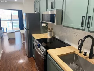 Photo #3: 23659904 Listing