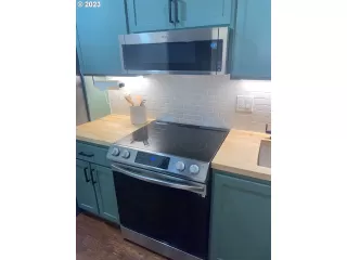 Photo #5: 23659904 Listing