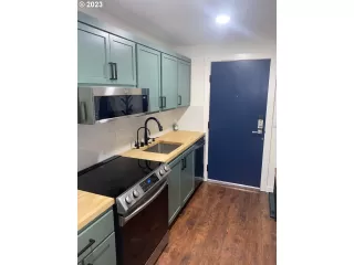 Photo #6: 23659904 Listing