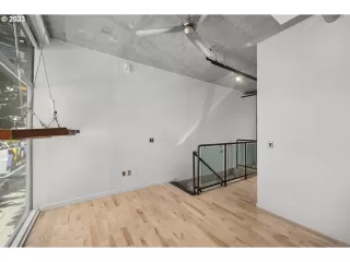 Photo #5: 23660398 Listing