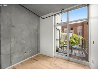 Photo #6: 23660398 Listing