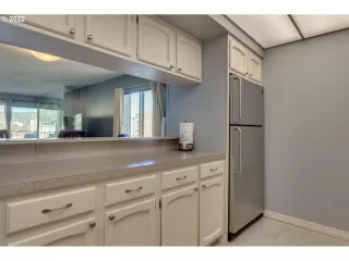 Photo #5: 23660481 Listing