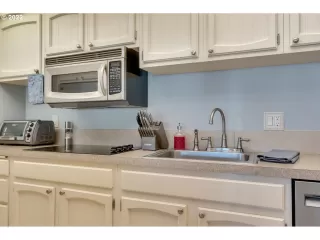 Photo #6: 23660481 Listing