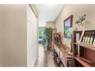 Photo #4: 23662275 Listing