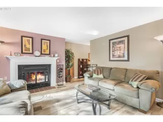 Photo #5: 23662275 Listing