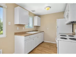 Photo #4: 23663392 Listing 