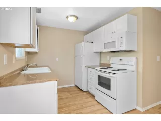 Photo #5: 23663392 Listing 