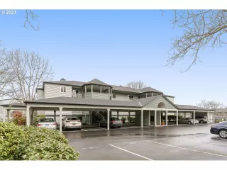 Photo #2: 23664188 Listing