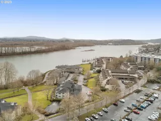 Photo #4: 23664188 Listing