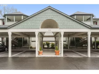 Photo #6: 23664188 Listing