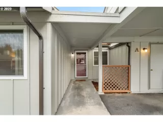 Photo #4: 23664839 Listing