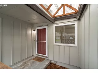 Photo #5: 23664839 Listing