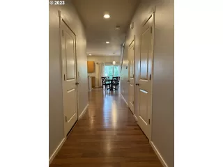 Photo #5: 23665610 Listing