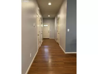 Photo #6: 23665610 Listing