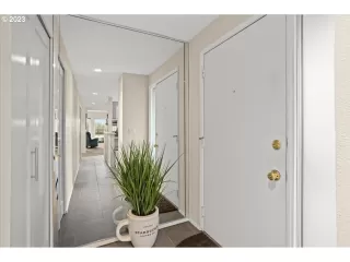 Photo #3: 23665764 Listing