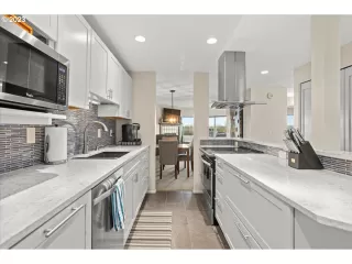 Photo #5: 23665764 Listing