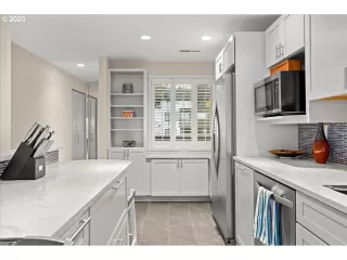 Photo #6: 23665764 Listing