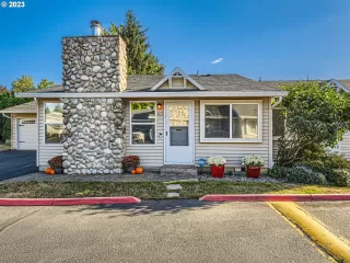 More Details about MLS # 23666107 : 905 NE COCHRAN AVE