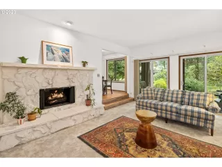 Photo #2: 23666351 Listing