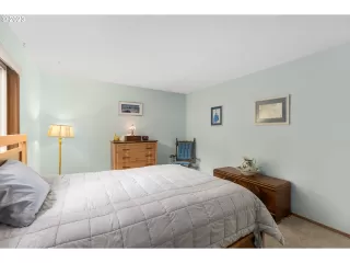 Photo #4: 23666351 Listing