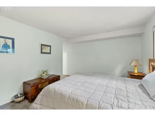 Photo #5: 23666351 Listing