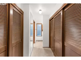 Photo #6: 23666351 Listing