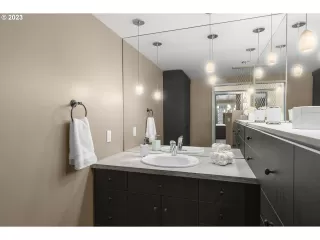 Photo #3: 23666394 Listing