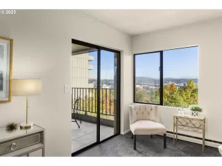 Photo #4: 23666394 Listing