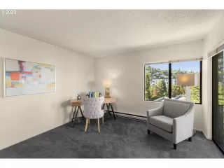 Photo #5: 23666394 Listing