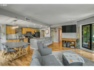 Photo #3: 23666493 Listing 