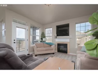 Photo #6: 23667368 Listing