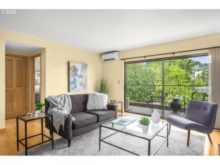 Photo #4: 23667499 Listing