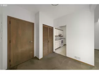 Photo #2: 23668100 Listing